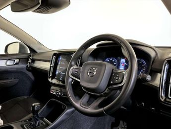 Volvo XC40 1.5 T3 Momentum SUV 5dr Petrol Manual Euro 6 (s/s) (163 ps)