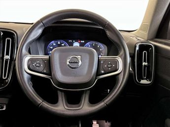Volvo XC40 1.5 T3 Momentum SUV 5dr Petrol Manual Euro 6 (s/s) (163 ps)