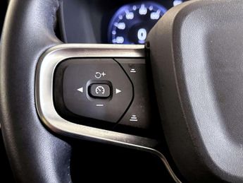 Volvo XC40 1.5 T3 Momentum SUV 5dr Petrol Manual Euro 6 (s/s) (163 ps)