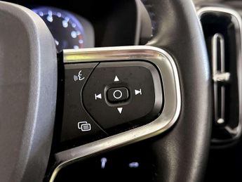 Volvo XC40 1.5 T3 Momentum SUV 5dr Petrol Manual Euro 6 (s/s) (163 ps)