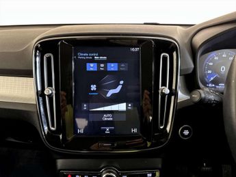 Volvo XC40 1.5 T3 Momentum SUV 5dr Petrol Manual Euro 6 (s/s) (163 ps)