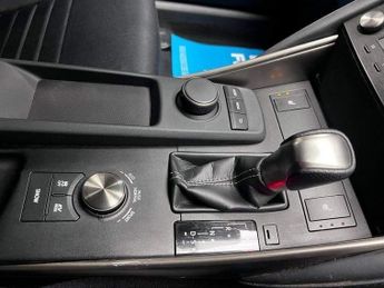 Lexus IS 2.5 300h F Sport E-CVT Euro 6 (s/s) 4dr