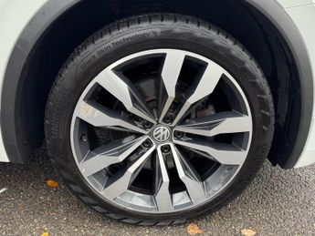 Volkswagen Tiguan 2.0 BiTDI R-Line DSG 4Motion Euro 6 (s/s) 5dr
