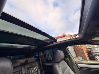 Volkswagen Touareg 3.0 TDI V6 BlueMotion Tech R-Line Tiptronic 4WD Euro 6 (s/s) 5dr