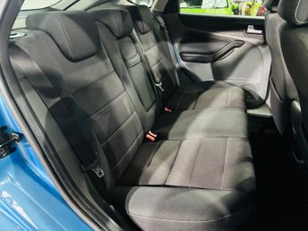 Ford Focus 1.6 Titanium 5dr