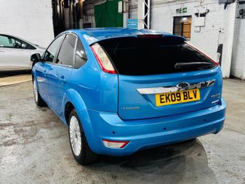 Ford Focus 1.6 Titanium 5dr