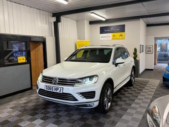 Volkswagen Touareg 3.0 TDI V6 BlueMotion Tech R-Line Tiptronic 4WD Euro 6 (s/s) 5dr
