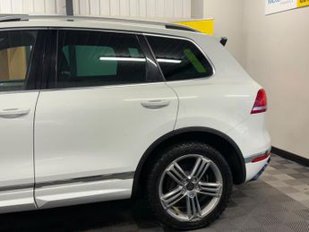Volkswagen Touareg 3.0 TDI V6 BlueMotion Tech R-Line Tiptronic 4WD Euro 6 (s/s) 5dr