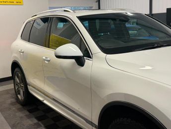 Volkswagen Touareg 3.0 TDI V6 BlueMotion Tech R-Line Tiptronic 4WD Euro 6 (s/s) 5dr