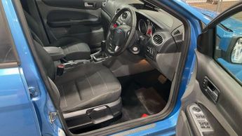 Ford Focus 1.6 Titanium 5dr