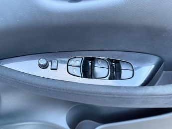 Nissan Leaf 24kWh Acenta Auto 5dr