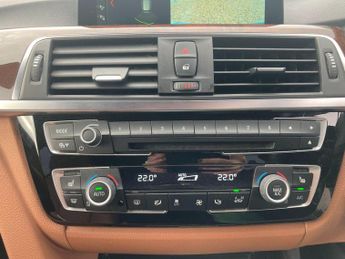 BMW 3 Series 2.0 320d Luxury Touring 5dr Diesel Auto Euro 6 (s/s) (190 ps)