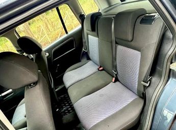 Ford Fusion 1.6 Zetec 5dr