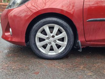 Toyota Yaris 1.5 VVT-h Icon Plus CVT Euro 5 5dr