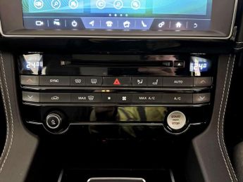 Jaguar F-PACE 2.0 D180 Chequered Flag SUV 5dr Diesel Auto AWD Euro 6 (s/s) (18