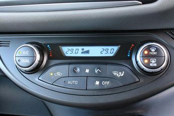 Toyota Yaris 1.5 VVT-h Icon Tech E-CVT Euro 6 (s/s) 5dr