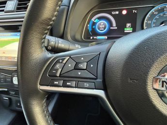 Nissan Leaf 40kWh Acenta Auto 5dr
