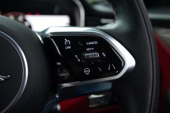 Jaguar F-PACE 5.0 P550 V8 SVR Quickshift AWD Euro 6 (s/s) 5dr