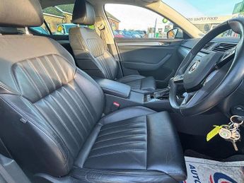 Skoda Superb 2.0 TDI SE L Executive Hatchback 5dr Diesel DSG Auto 6Spd 4WD Eu