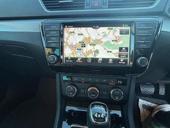 Skoda Superb 2.0 TDI SE L Executive Hatchback 5dr Diesel DSG Auto 6Spd 4WD Eu