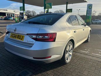 Skoda Superb 2.0 TDI SE L Executive Estate 5dr Diesel DSG 4WD Euro 6 (s/s) (1
