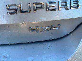 Skoda Superb 2.0 TDI SE L Executive Hatchback 5dr Diesel DSG Auto 6Spd 4WD Eu