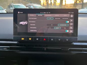 MG MG4 51kWh SE Auto 5dr