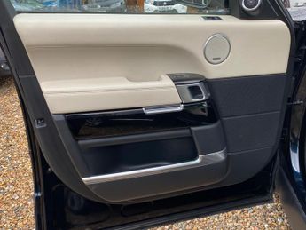 Land Rover Range Rover 4.4 SD V8 Autobiography Auto 4WD Euro 6 (s/s) 5dr