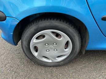 Peugeot 206 1.4 LX Hatchback 5dr Petrol Manual (a/c) (149 g/km, 75 bhp)