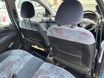 Peugeot 206 1.4 LX Hatchback 5dr Petrol Manual (a/c) (149 g/km, 75 bhp)