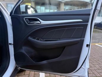 MG MG ZS 44.5kWh Exclusive Auto 5dr