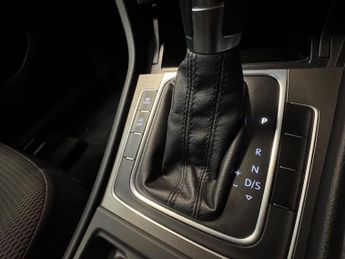 Volkswagen Golf 1.6 TDI BlueMotion Tech SE DSG Euro 5 (s/s) 5dr