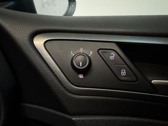 Volkswagen Golf 1.6 TDI BlueMotion Tech SE DSG Euro 5 (s/s) 5dr