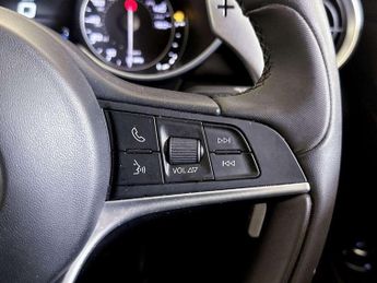 Alfa Romeo Giulia 2.0T Veloce Auto Euro 6 (s/s) 4dr