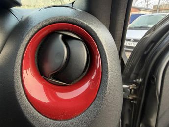 Nissan Juke 1.6 N-Connecta SUV 5dr Petrol XTRON Euro 6 (117 ps)