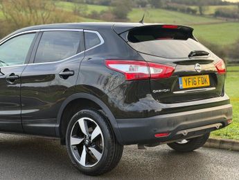 Nissan Qashqai 1.6 dCi N-Connecta XTRON 2WD Euro 6 (s/s) 5dr