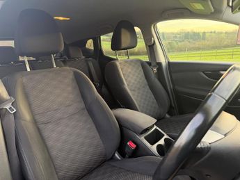 Nissan Qashqai 1.6 dCi N-Connecta XTRON 2WD Euro 6 (s/s) 5dr