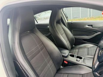 Mercedes-Benz A Class 1.6 A180 BlueEfficiency Sport Hatchback 5dr Petrol 7G-DCT Euro 6