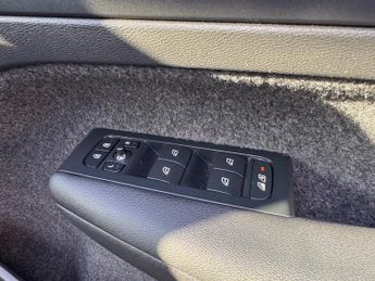 Volvo XC40 2.0 B3 MHEV Core DCT Auto Euro 6 (s/s) 5dr