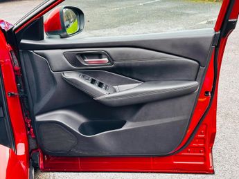 Nissan Qashqai 1.3 DIG-T MHEV N-Connecta SUV 5dr Petrol Hybrid XTRON Euro 6 (s/