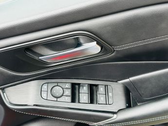 Nissan Qashqai 1.3 DIG-T MHEV N-Connecta SUV 5dr Petrol Hybrid XTRON Euro 6 (s/