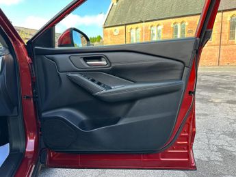 Nissan Qashqai 1.3 DIG-T MHEV N-Connecta SUV 5dr Petrol Hybrid XTRON Euro 6 (s/