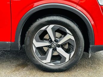 Nissan Qashqai 1.3 DIG-T MHEV N-Connecta SUV 5dr Petrol Hybrid XTRON Euro 6 (s/