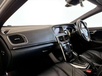 Volvo V40 1.5 T2 R-Design Pro Hatchback 5dr Petrol Auto Euro 6 (s/s) (122 