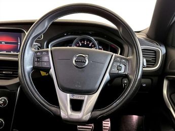 Volvo V40 1.5 T2 R-Design Pro Hatchback 5dr Petrol Auto Euro 6 (s/s) (122 