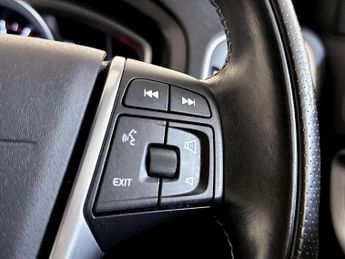 Volvo V40 1.5 T2 R-Design Pro Hatchback 5dr Petrol Auto Euro 6 (s/s) (122 