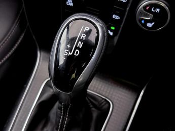 Volvo V40 1.5 T2 R-Design Pro Hatchback 5dr Petrol Auto Euro 6 (s/s) (122 