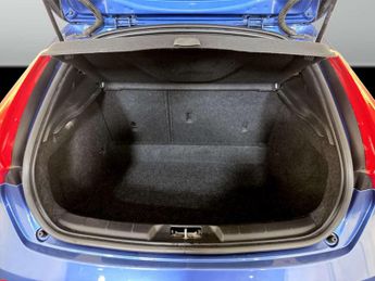 Volvo V40 2.0 D2 R-Design Pro Hatchback 5dr Diesel Auto Euro 6 (s/s) (120 