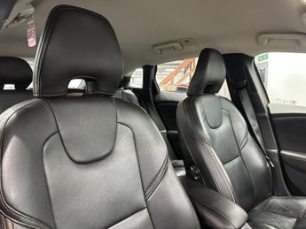 Volvo V40 Cross Country 2.0 D2 Lux Auto Euro 6 (s/s) 5dr