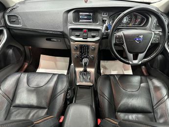 Volvo V40 Cross Country 2.0 D2 Lux Auto Euro 6 (s/s) 5dr